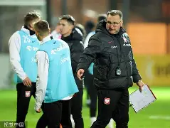 莱万多夫斯基赛事官方发布出色防守新规，湖人争议不断！的简单介绍